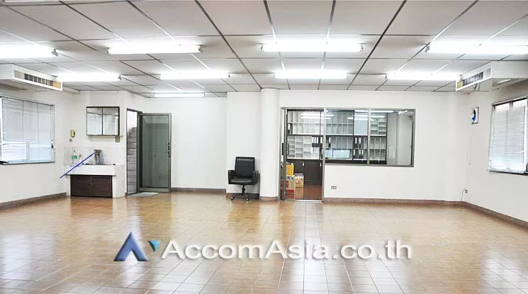  1  Office Space For Rent in Ratchadaphisek ,Bangkok MRT Sutthisan AA14497